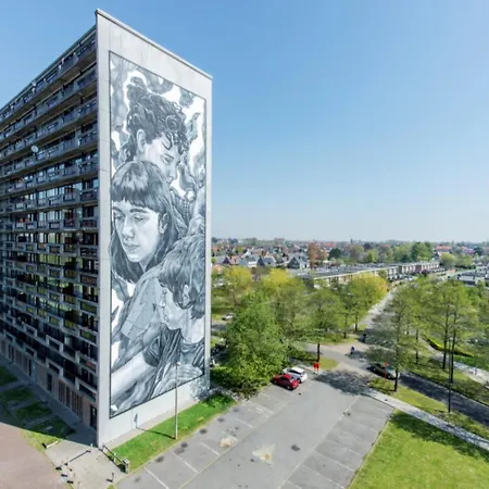 Pretty With Balcony アパート